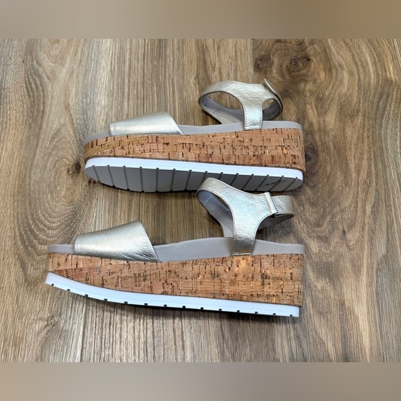 Kenneth Cole Rockaway Platform Sandal - Platinum, Size 10, NWT - Picture 4 of 7